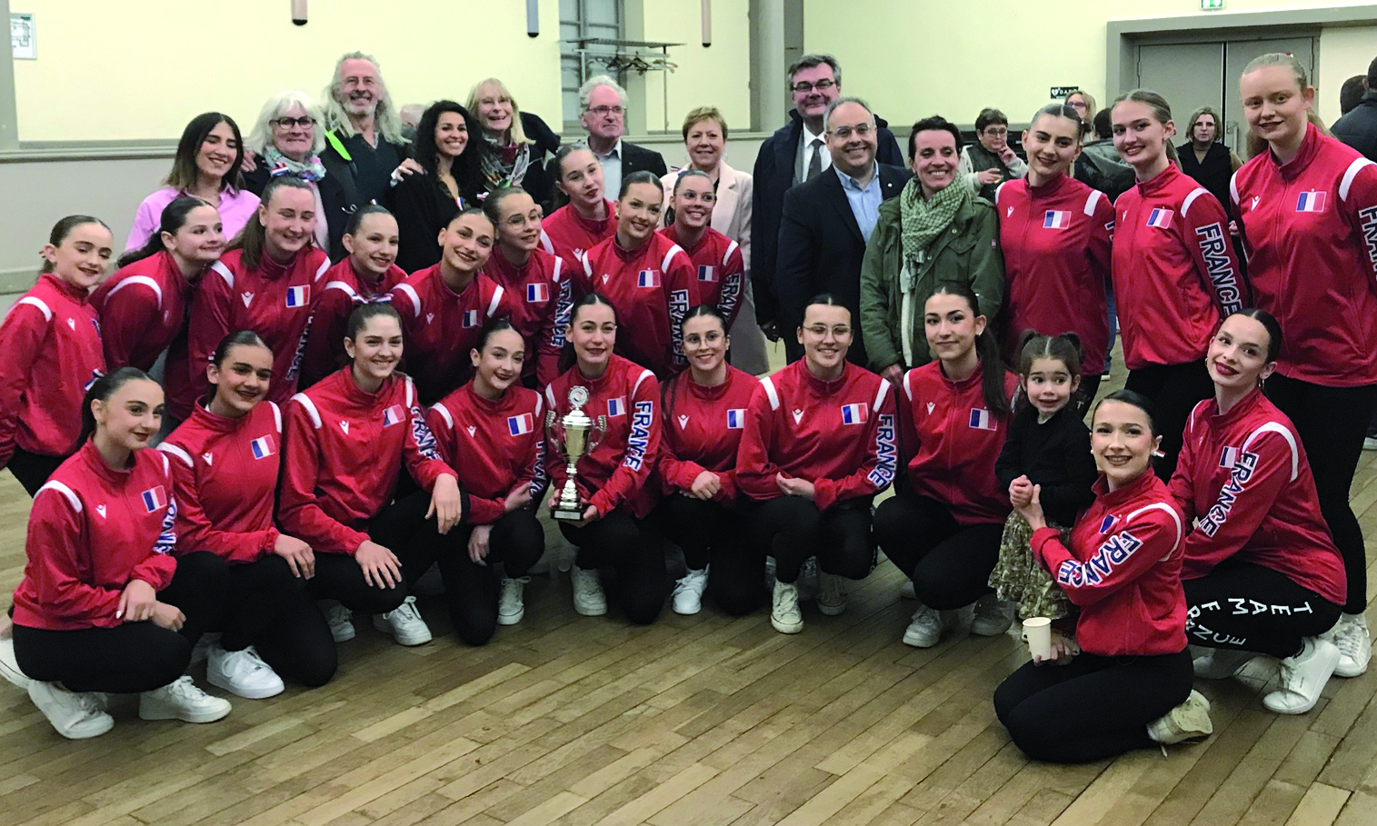 n l’honneur de l’équipe du Givry Starlett Club, Championne d’Europe de twirling pompon !